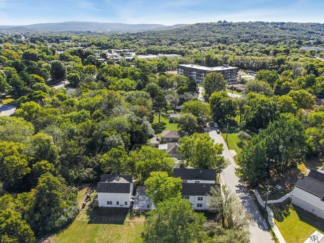 Building Photo - 1324 Van Buren Ave