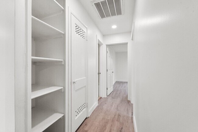 Building Photo - 2655 Larry Dr