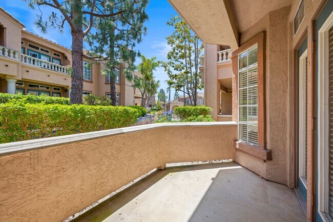 Building Photo - 3581 Cameo Dr