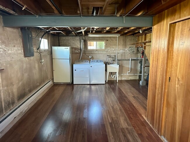 Building Photo - 4856 Wick Dr