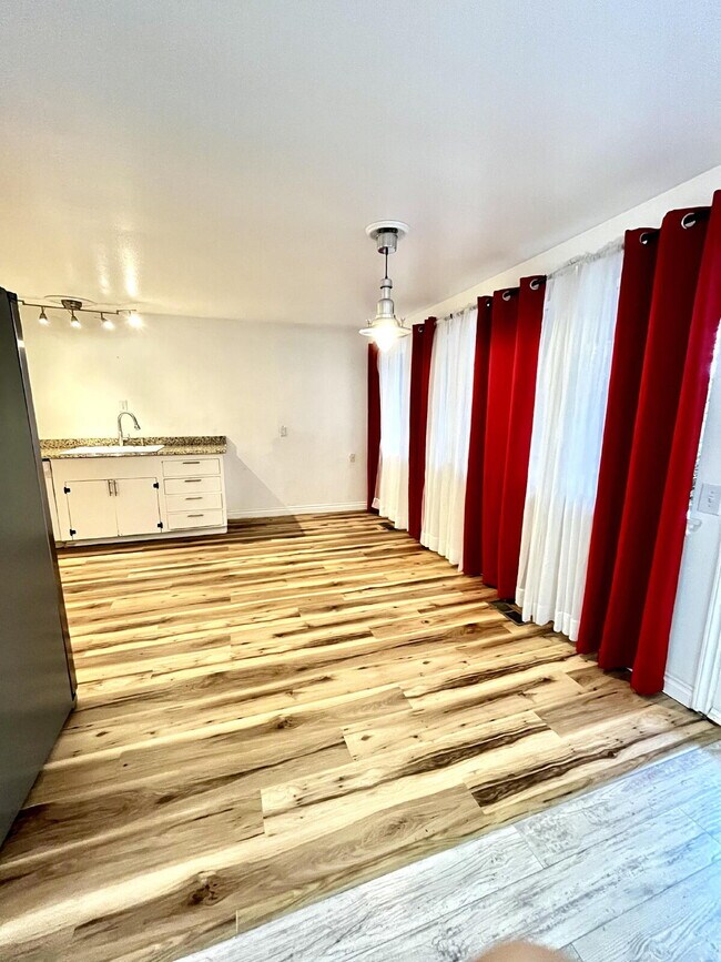 Building Photo - Secluded Puyallup Home with Full 2-Bedroom ADU and Panoramic City Views