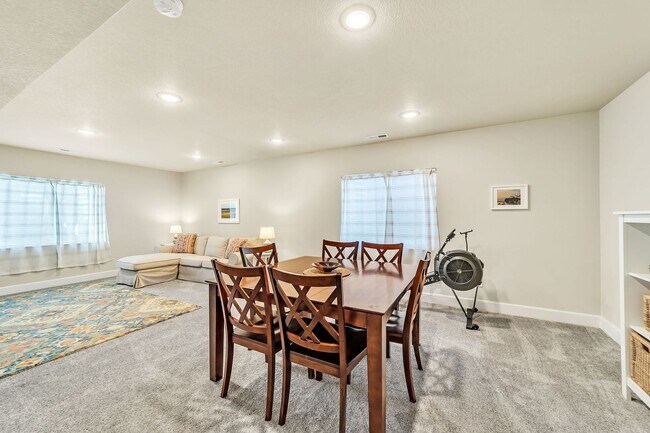 Building Photo - 13170 Valley Peak Dr