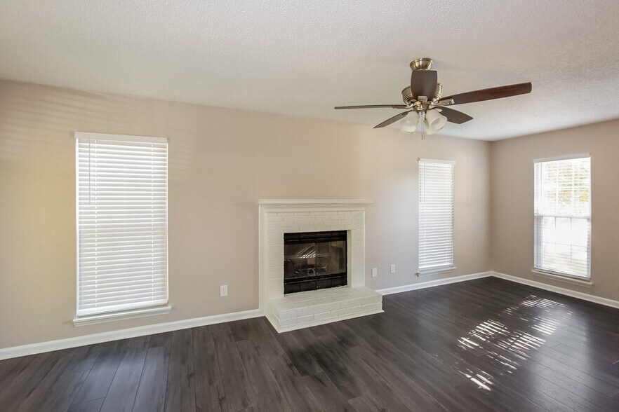 Building Photo - 1833 Middlebury Ct