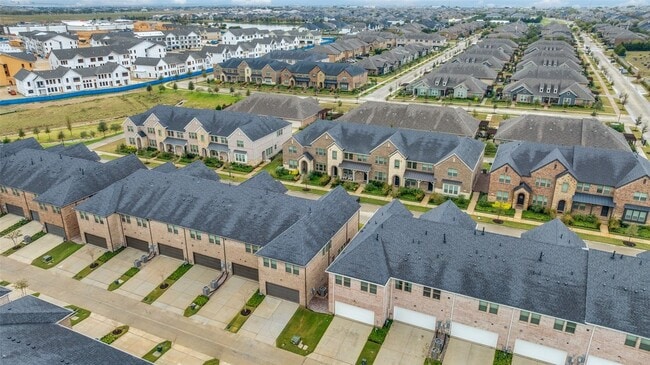 Building Photo - 512 Parkside Dr