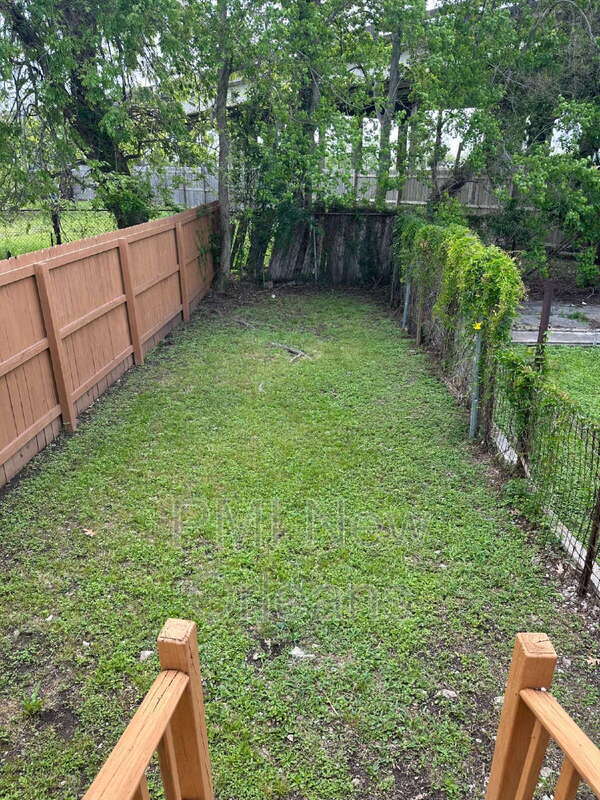 Building Photo - 2328 Mandeville St