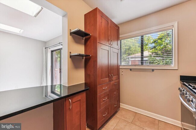 Building Photo - 2702 Dartmouth Rd