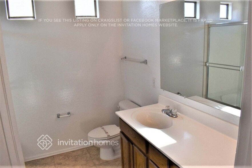 Building Photo - 11814 W Yuma St