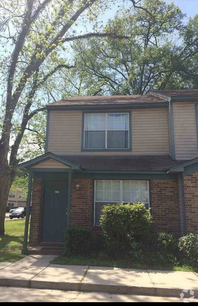 Building Photo - FOR RENT - Spacious 3BR/3BA Townhome!