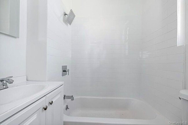 Building Photo - 37-17 Greenpoint Ave