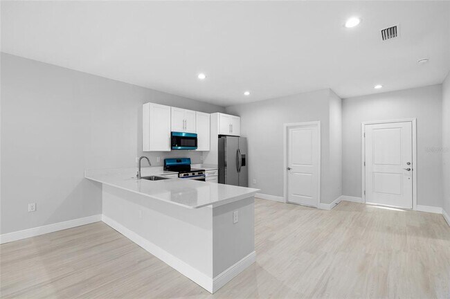 Building Photo - 10024 Cocoa Beach St