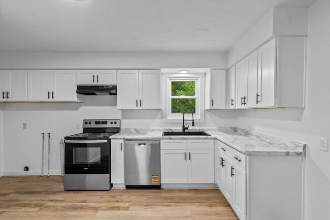 Building Photo - New remodeled