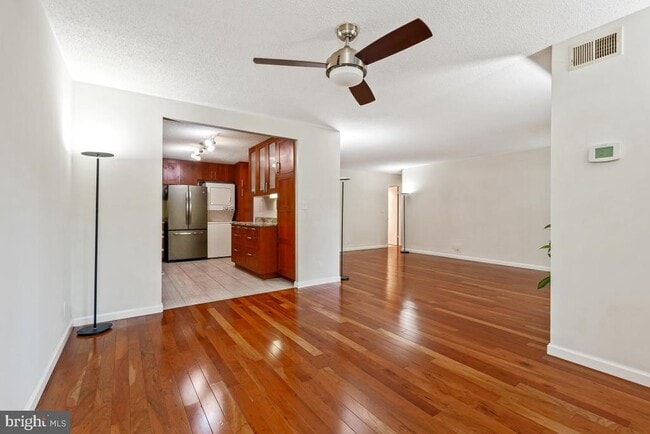 Building Photo - 5904 Mt Eagle Dr