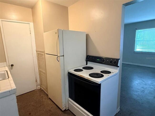 Building Photo - 1273 S Betty Ln