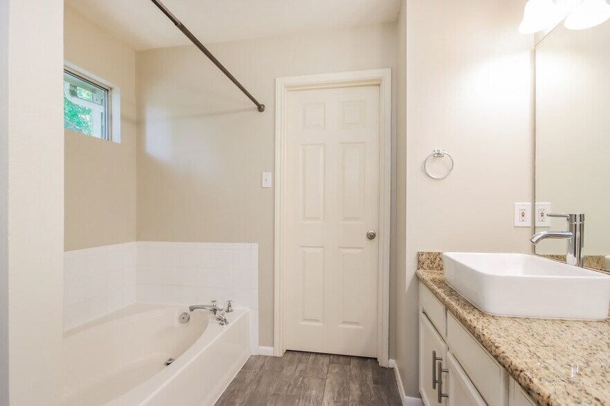 Building Photo - 403 Douglas Fir Dr