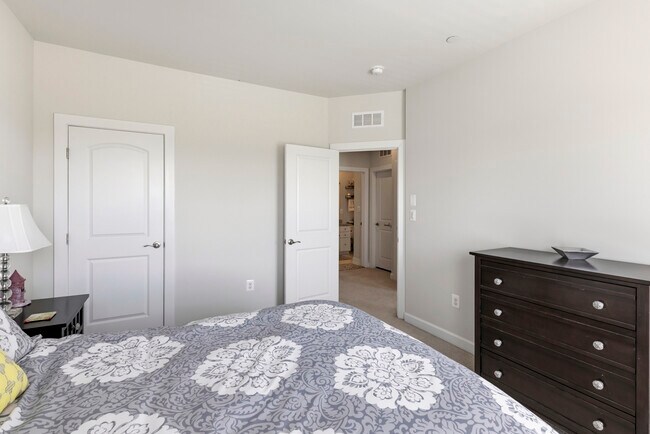 Building Photo - 5917 Glen Willow Wy