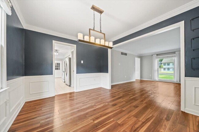 Building Photo - 8783 Lower Woods Cove