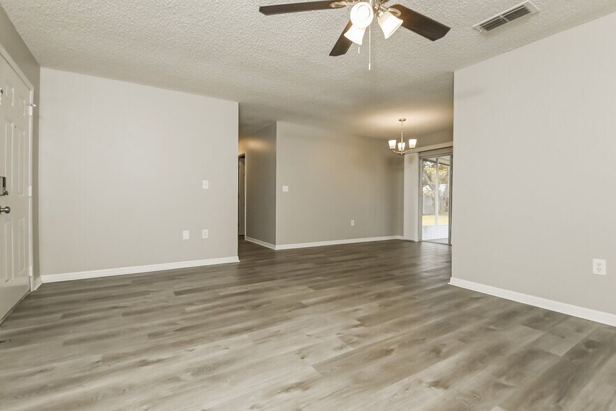 Building Photo - 5227 Grace St E