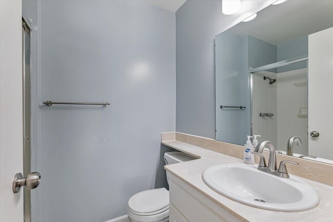 Building Photo - Updated home in Oak Grove