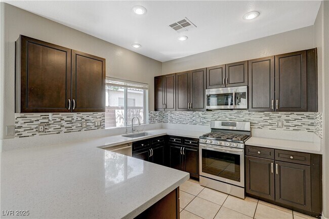 Building Photo - 971 Whispering Grove Ave