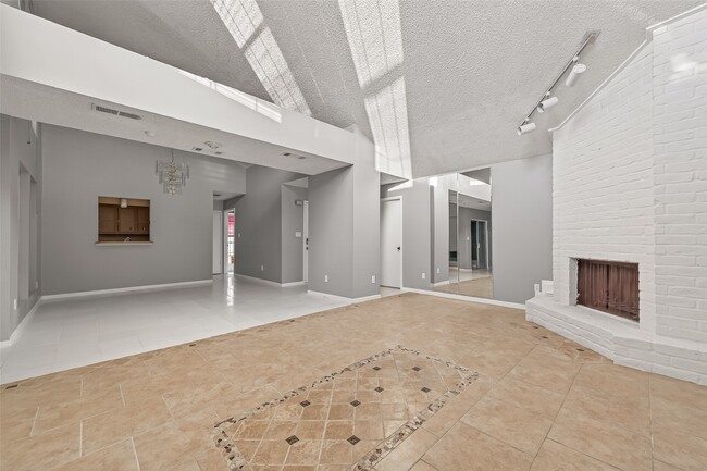 Building Photo - 4410 Wildacres Dr