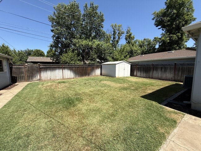 Building Photo - 1316 Arbutus Ave
