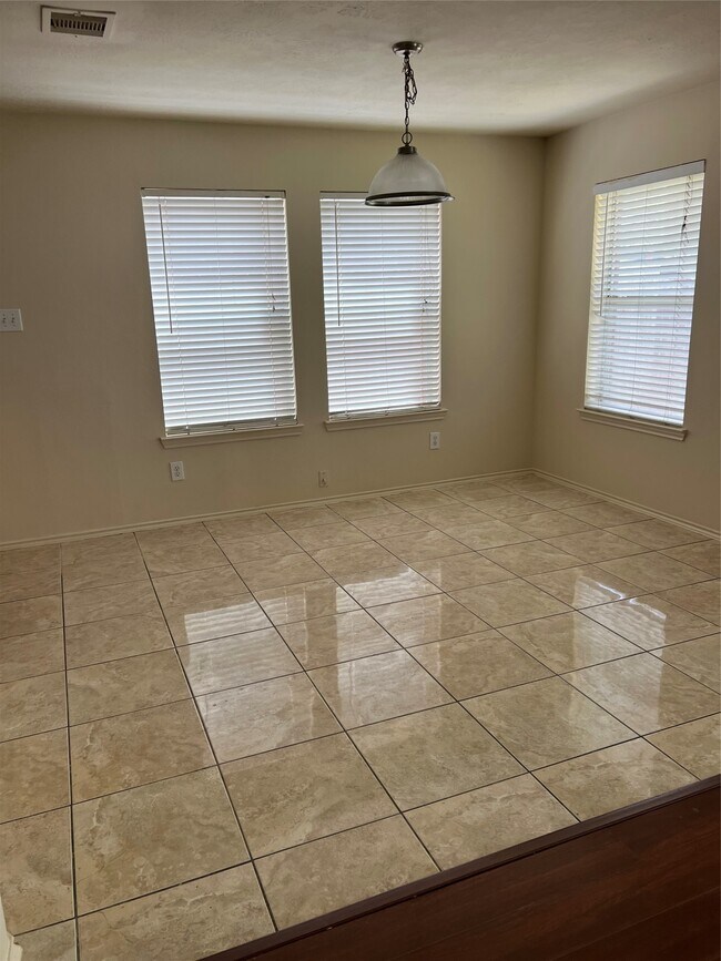 Building Photo - 13815 Fort Nelson Dr
