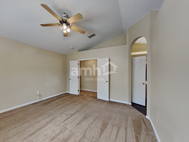 Building Photo - 1851 Burgess Hill Dr E