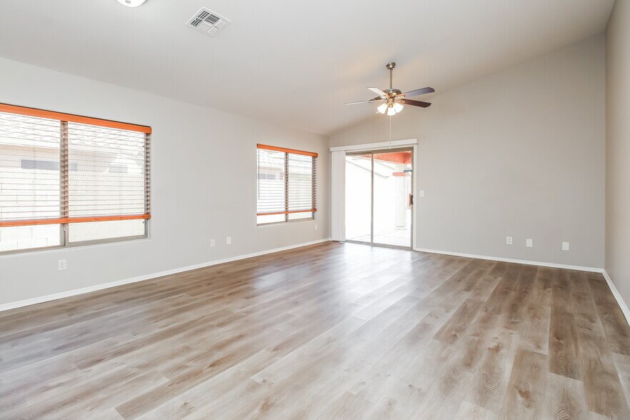 Building Photo - 3834 E Longhorn Dr