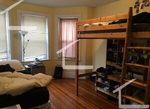 Building Photo - Charming 5 Bedroom-No Broker Fee