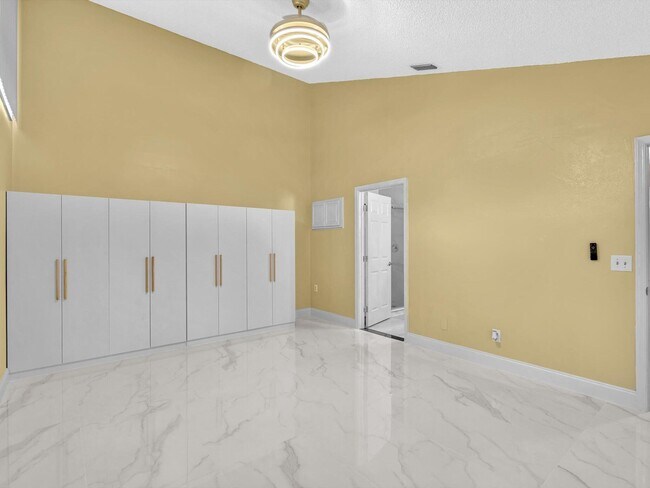Building Photo - 12549 Woodmill Dr