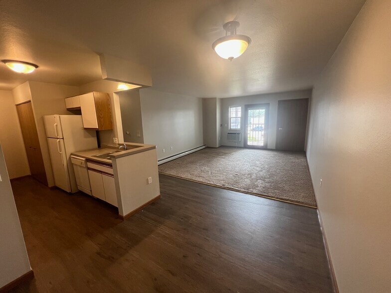 Building Photo - Pine Tree Village Apartments