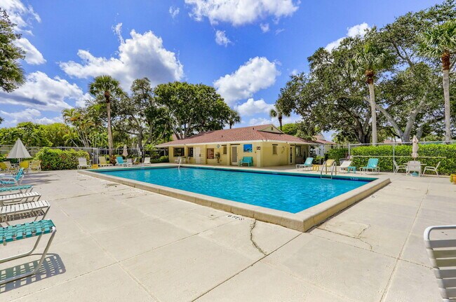 Building Photo - 6485 Chasewood Dr