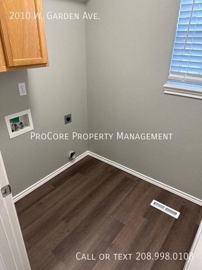 Building Photo - $2195/Month: Spacious 4-Bed, 2.5-Bath Home with 3-Car Garage on Expansive Lot