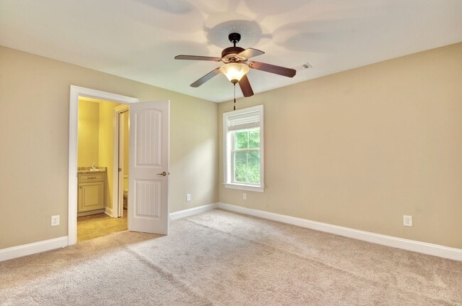 Building Photo - Spacious 4 Bed, 2.5 Bath Home in Desirable...