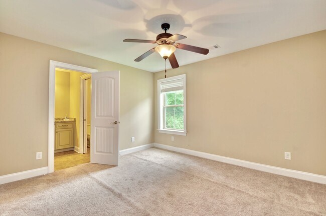 Building Photo - Spacious 4 Bed, 2.5 Bath Home in Desirable Lundy Chase