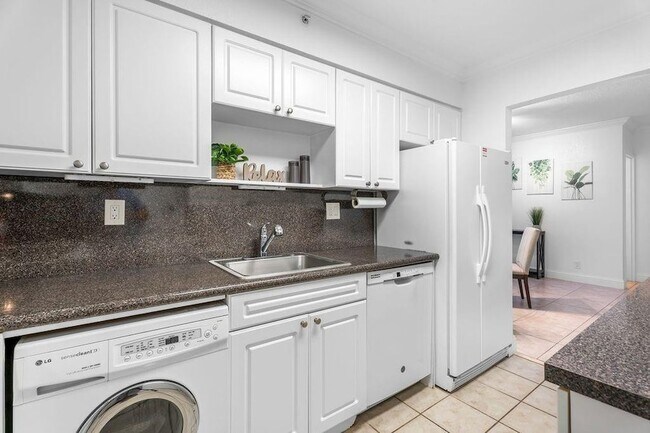 Building Photo - 2501 S Ocean Dr