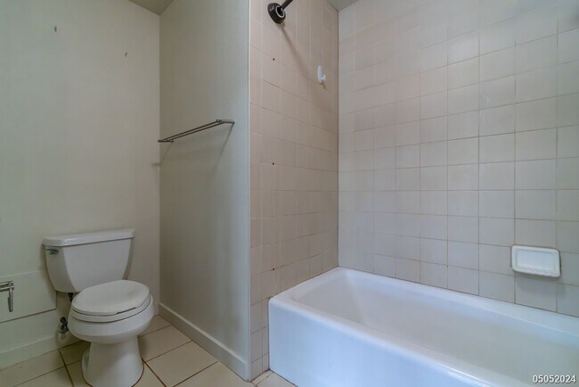 Building Photo - $3,400 | 3br/2ba Condominium in Sixty Park...