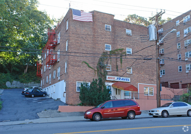 Building Photo - 240 Mclean Ave