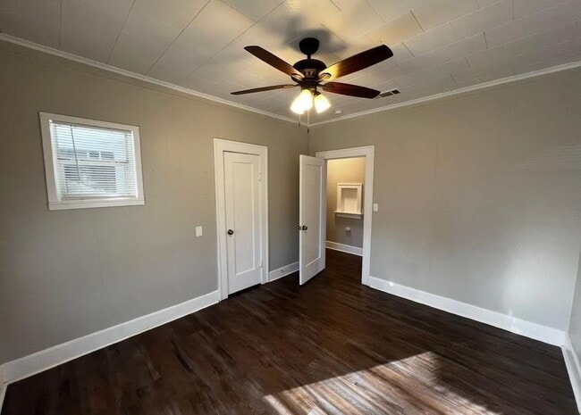 Building Photo - 2246 Simpson St