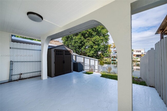 Building Photo - 1345 W 71st St