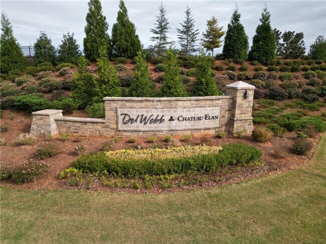 Building Photo - 5687 Villa Crest Dr