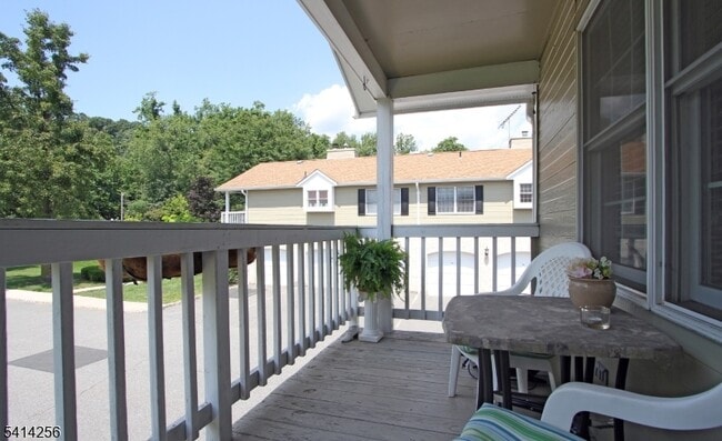 Building Photo - 25 Heritage Dr