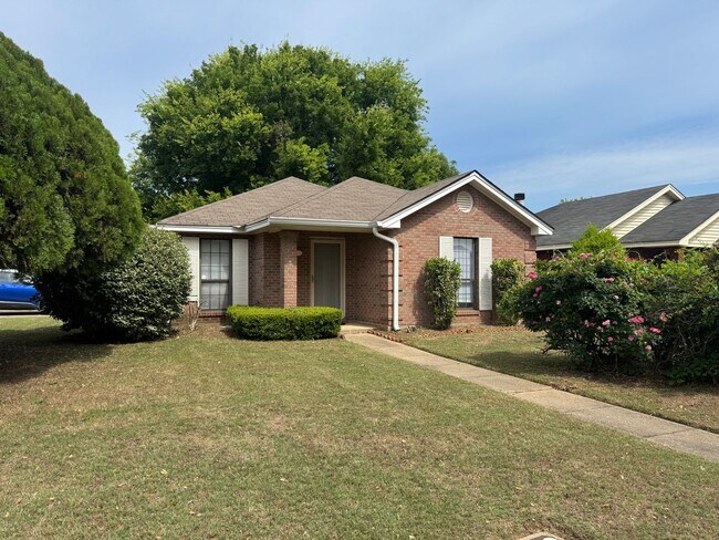Building Photo - Patio Home with Great Location