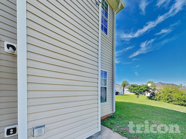 Building Photo - 2615 Patriots Rd