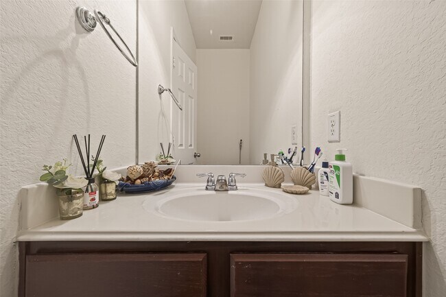 Building Photo - 18303 All Oak Trail