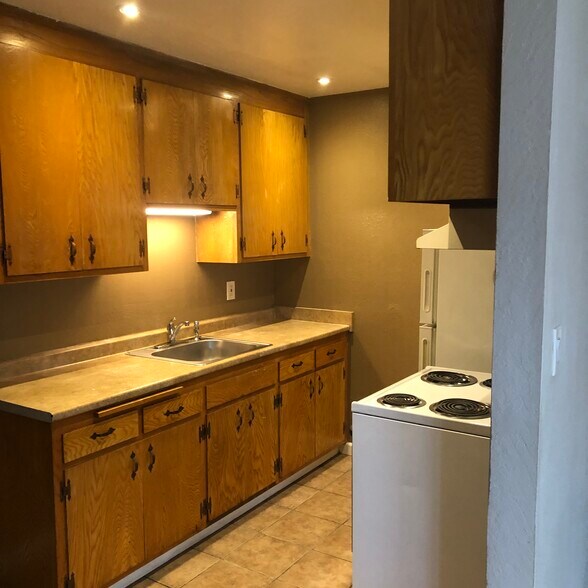 AEK Kitchen - 2715 Joseph Ave