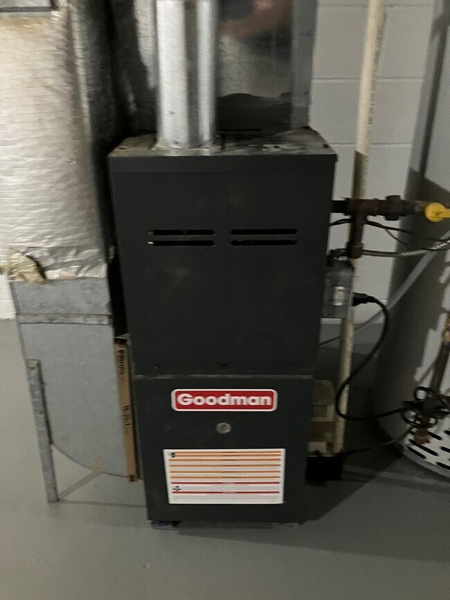 Building Photo - Comfortable, All-New Liverpool TownHome