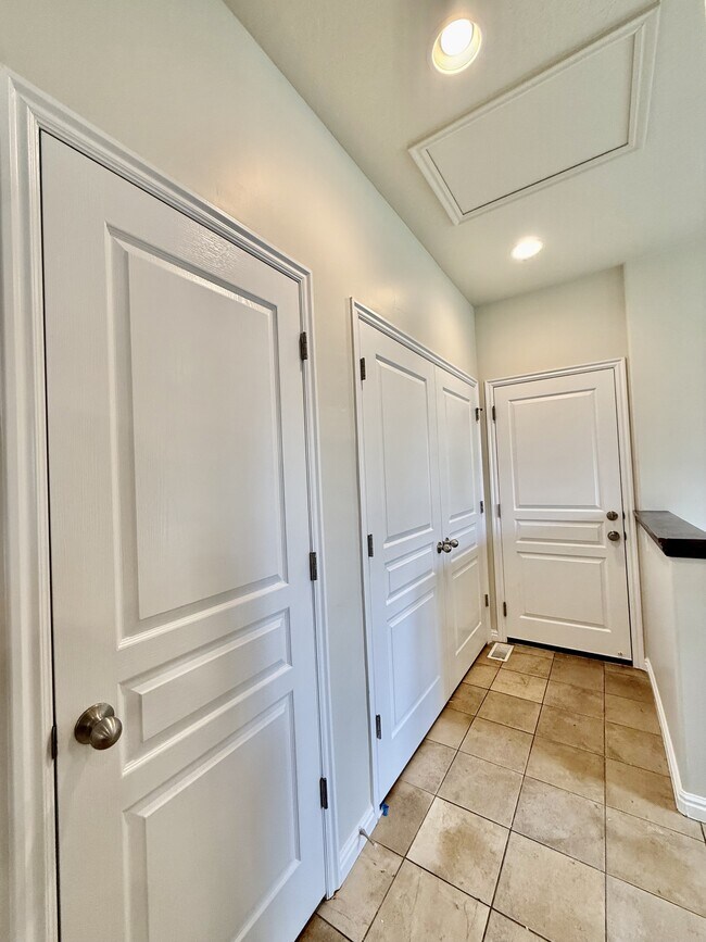 Building Photo - 10753 Topview Rd