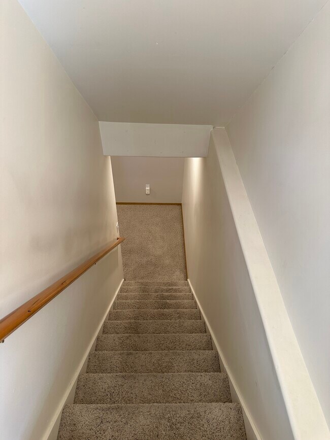 Building Photo - 23812 E Maxwell Ave