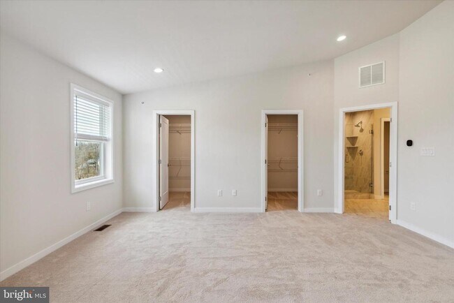 Building Photo - 15 Tamarack Cir
